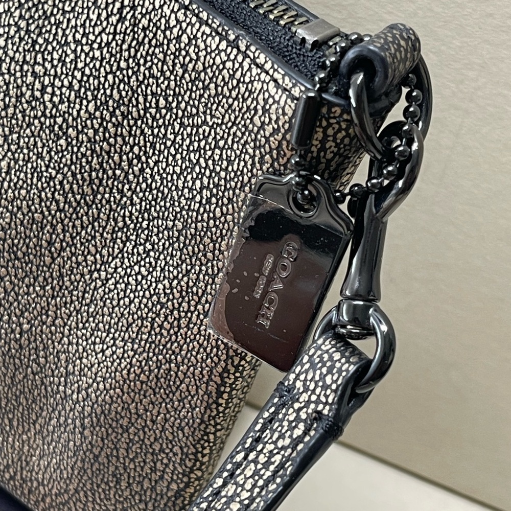 (new+tag) Coach metallic crossbody /clutch chain+leather - Picture 4 of 12